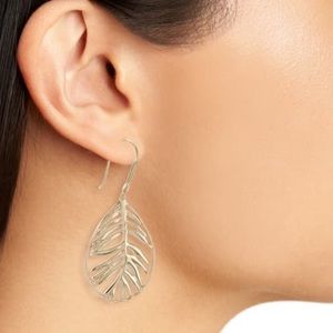 Stella and Dot Filigree botanical Earrings